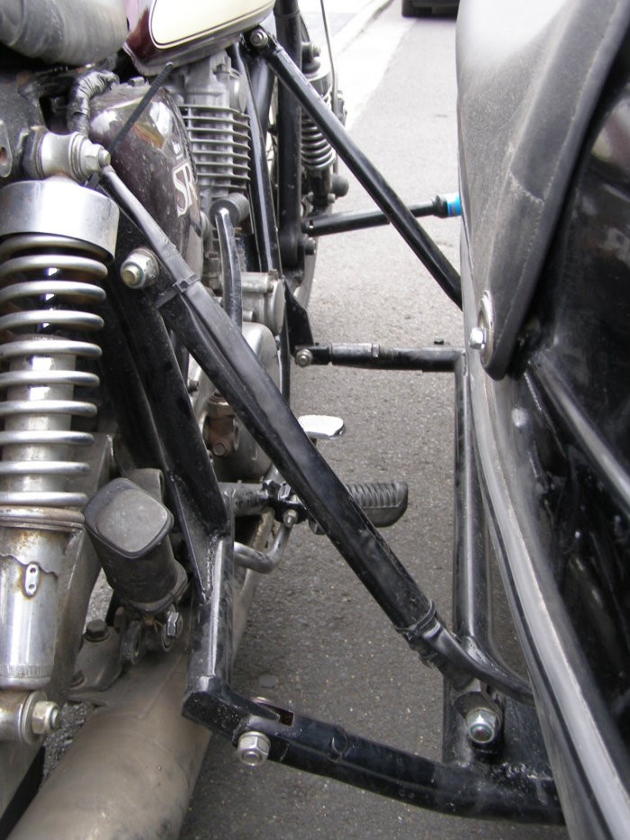 14 .. connected – rear view … the lower rear sidecar mount, seen here has been shifted to the rear of the sidecar to leave space to kickstart … the upper rear mount is just on the limit of being restrictive, my boot heel hits the bar if Im not careful